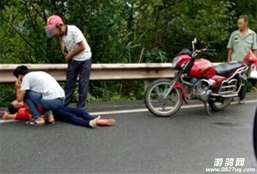 杨柏路段发生车祸了,一名红衣女子昏迷,旁边还有一只红色的鞋子