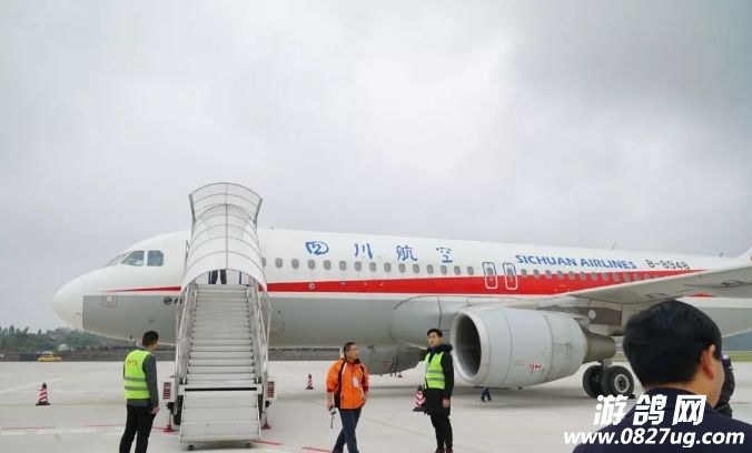 巴中恩阳机场迎来空客a320到来!空姐首次亮相,真美,感觉真好!